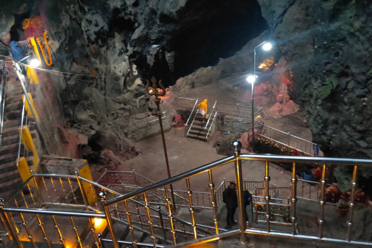 Halesi Mahadev Cave